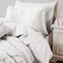 Silky Silks White Mulberry Silk Standard Pillowcase -Housing Units Store 3e040dcb57eb389eff36b4d74bd3d91a