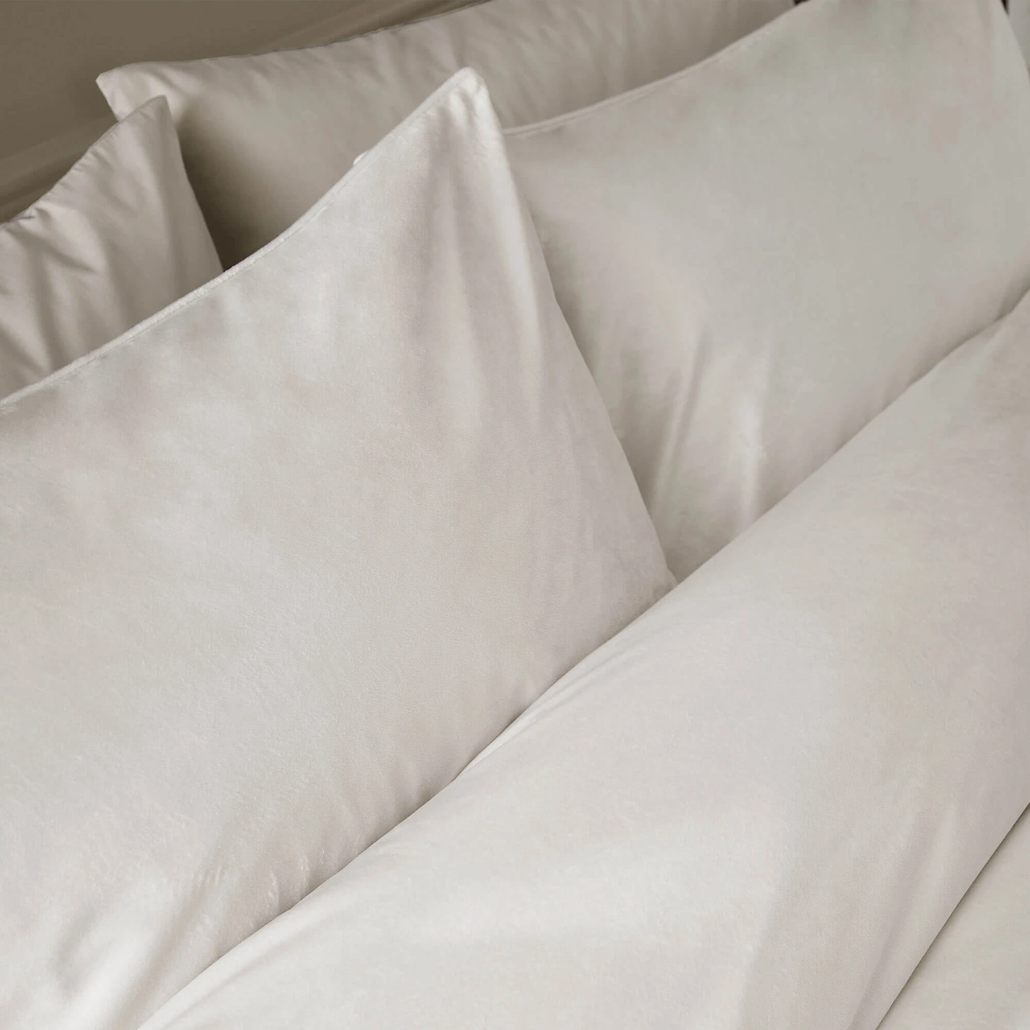 Catherine Lansfield Kingsley Matt Velvet Cream Single Duvet Set 5 Catherine Lansfield Kingsley Matt Velvet Cream Single Duvet Set - Image 3