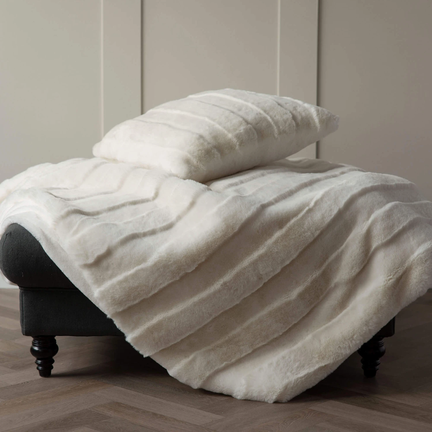 Belledorm Alaska Snow Faux Fur Throw 4 Belledorm Alaska Snow Faux Fur Throw - Image 2