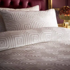 Laurence Llewelyn-Bowen Emile Cream Superking Duvet Set -Housing Units Store 6670a3ef9ca53c7ff63d418f41e7955e