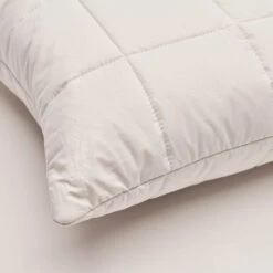 Vispring Wool Standard Pillow -Housing Units Store 82ae29b2d1044c5f907da7446148597b
