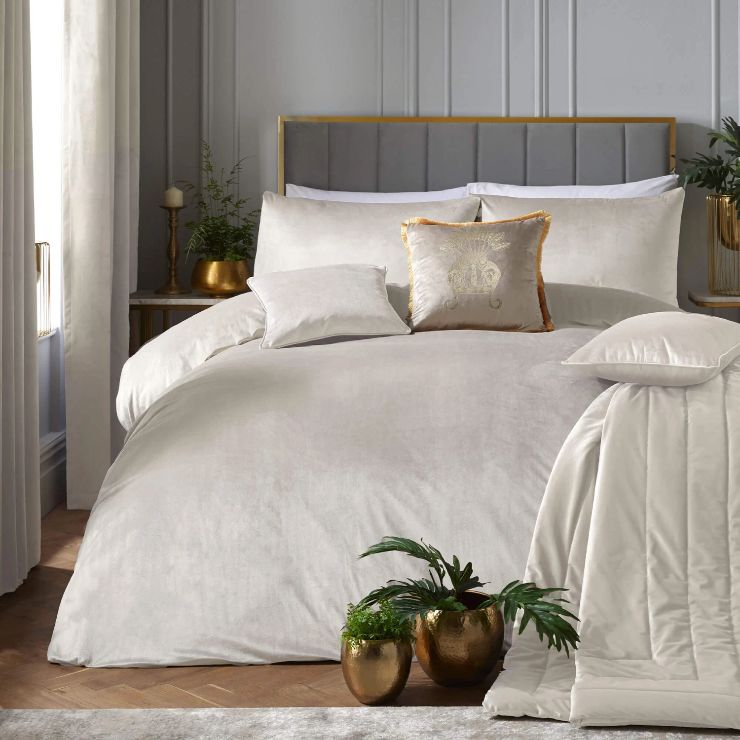 Laurence Llewelyn-Bowen Montrose Ivory Double Duvet Set 3 Laurence Llewelyn-Bowen Montrose Ivory Double Duvet Set