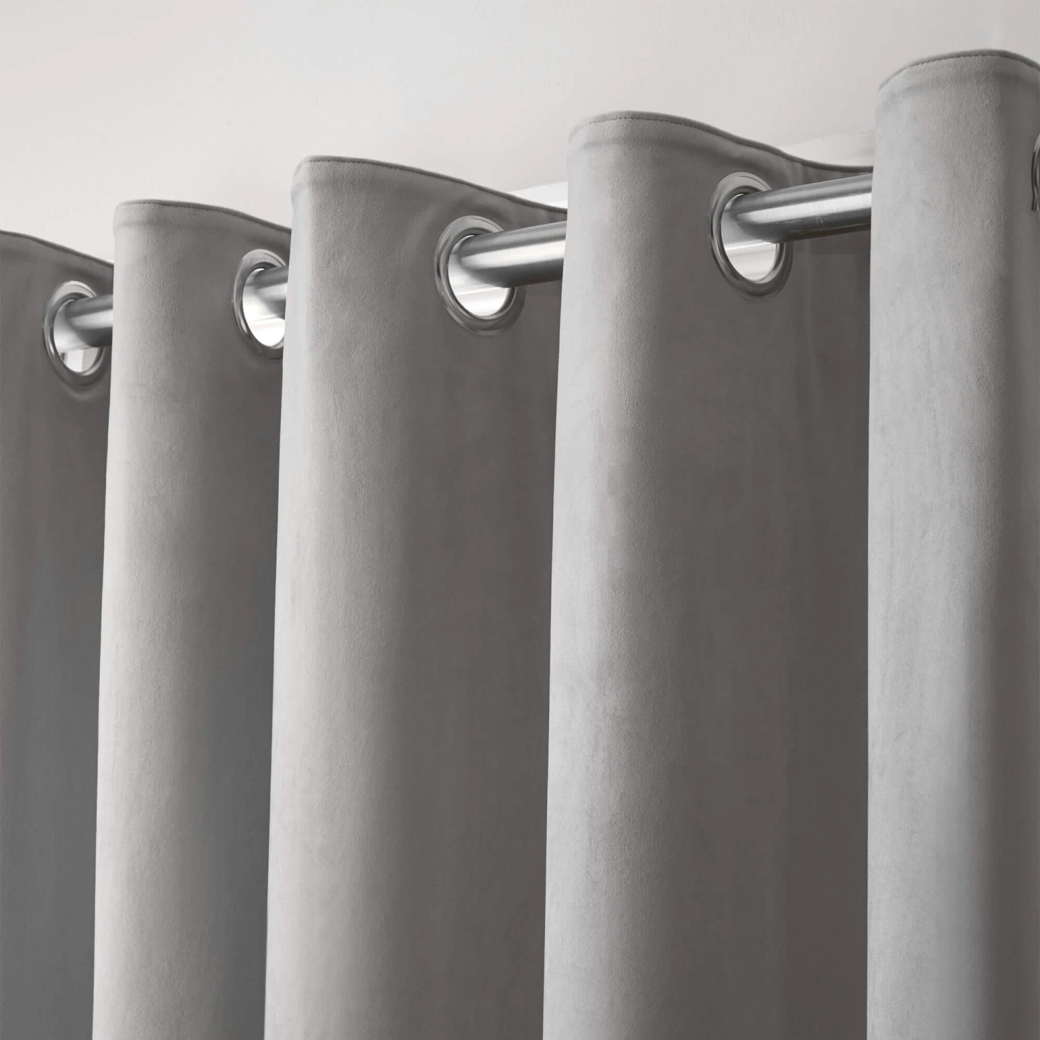 Laurence Llewelyn-Bowen Montrose Silver Blackout Eyelet Curtain Collection 4 Laurence Llewelyn-Bowen Montrose Silver Blackout Eyelet Curtain Collection - Image 2