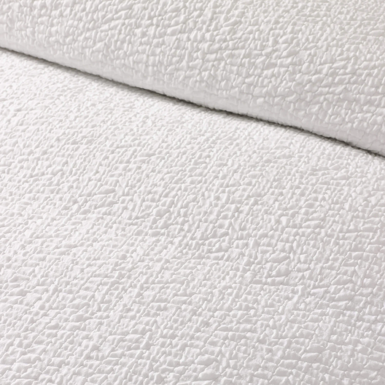 Catherine Lansfield Crinkle Seersucker White Kingsize Duvet Set 6 Catherine Lansfield Crinkle Seersucker White Kingsize Duvet Set - Image 4