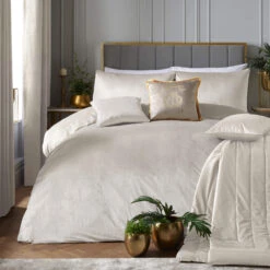 Laurence Llewelyn-Bowen Montrose Ivory Kingsize Duvet Set