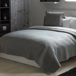 Belledorm Crompton Grey Quilted Throw