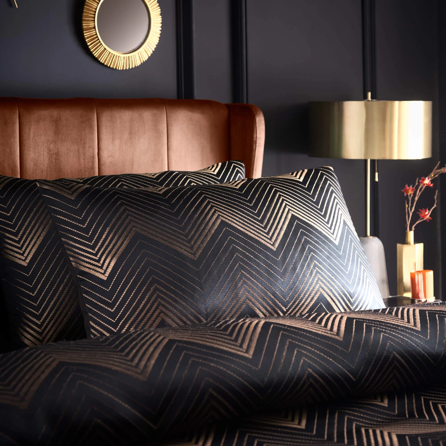 Laurence Llewelyn-Bowen Cocktail Black Double Duvet Set 4 Laurence Llewelyn-Bowen Cocktail Black Double Duvet Set - Image 2