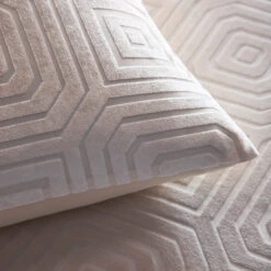 Laurence Llewelyn-Bowen Emile Cream Superking Duvet Set -Housing Units Store f77aef1eddf484e49a2370e7fd699b61